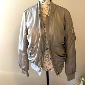 Bomber jacket form babaton